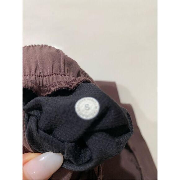 Lululemon X Barry’s Boot Camp Collaboration stronger together shorts size small - Picture 7 of 7